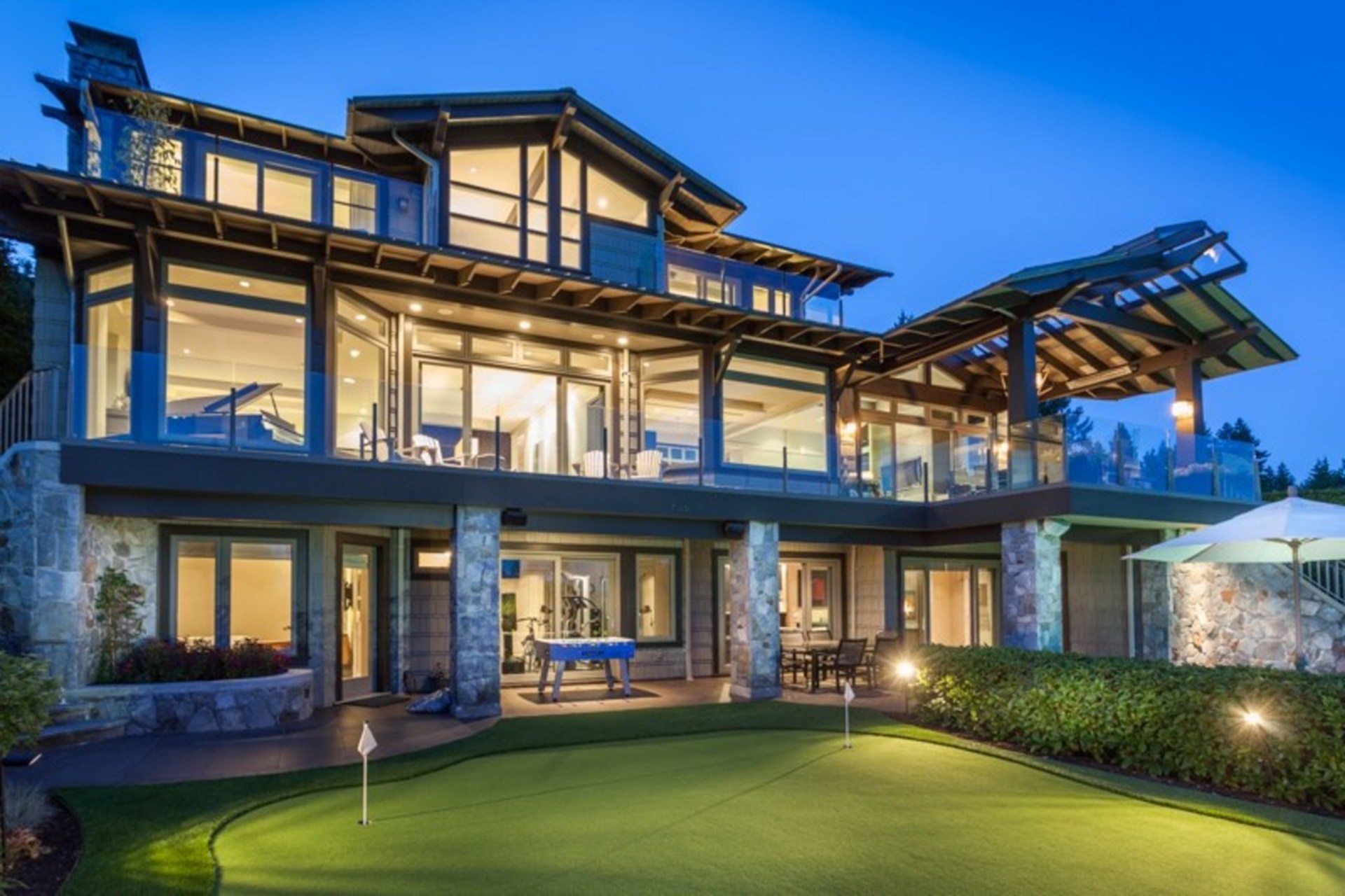 3280 Thompson Crescent